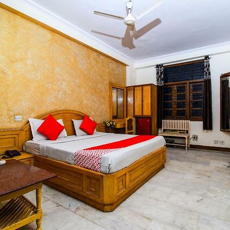 Rahul Palace By Golden Tree Near Metro Station And Ajmal Khan Market Ню Делхи Екстериор снимка