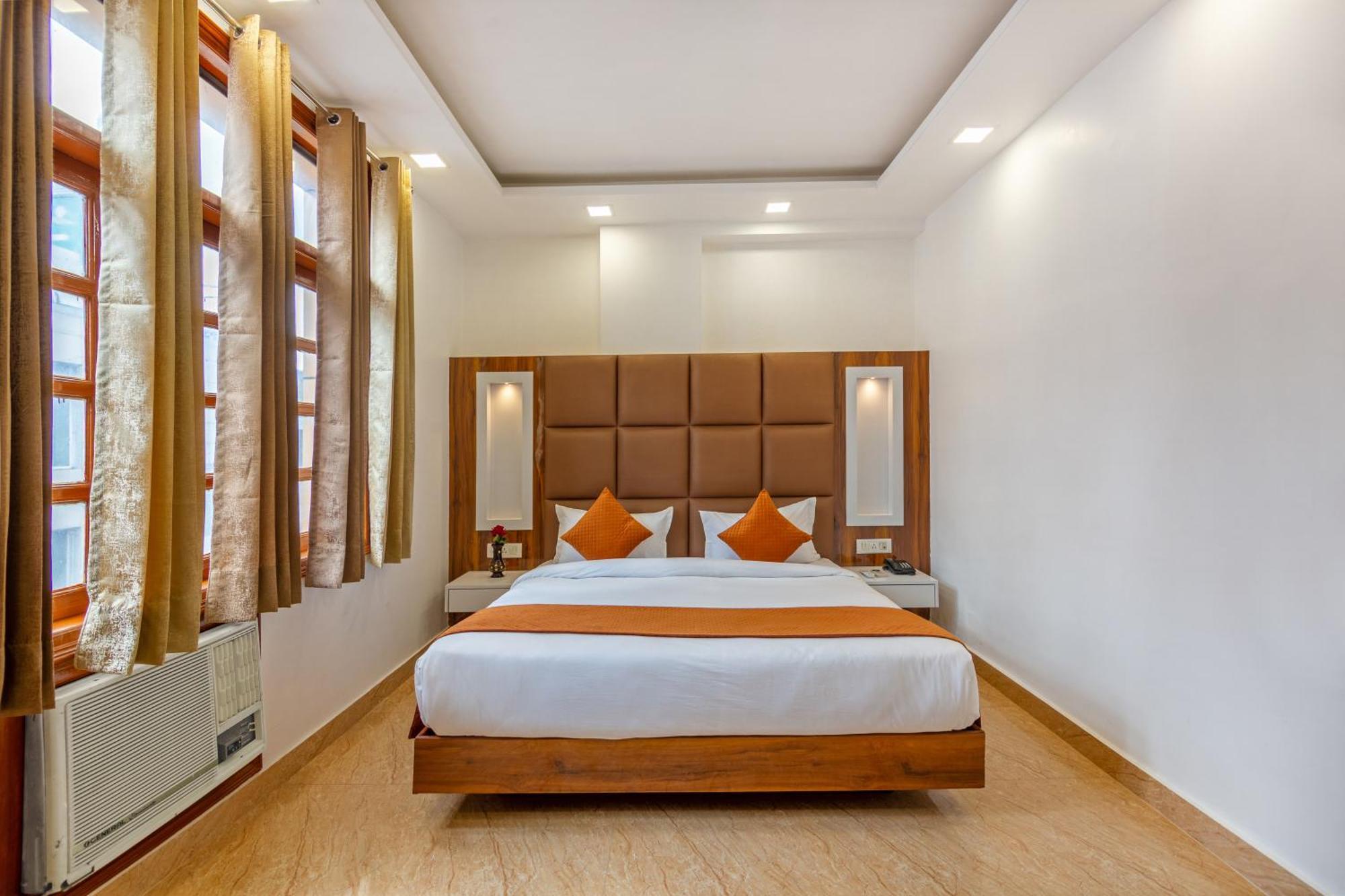 Rahul Palace By Golden Tree Near Metro Station And Ajmal Khan Market Ню Делхи Екстериор снимка