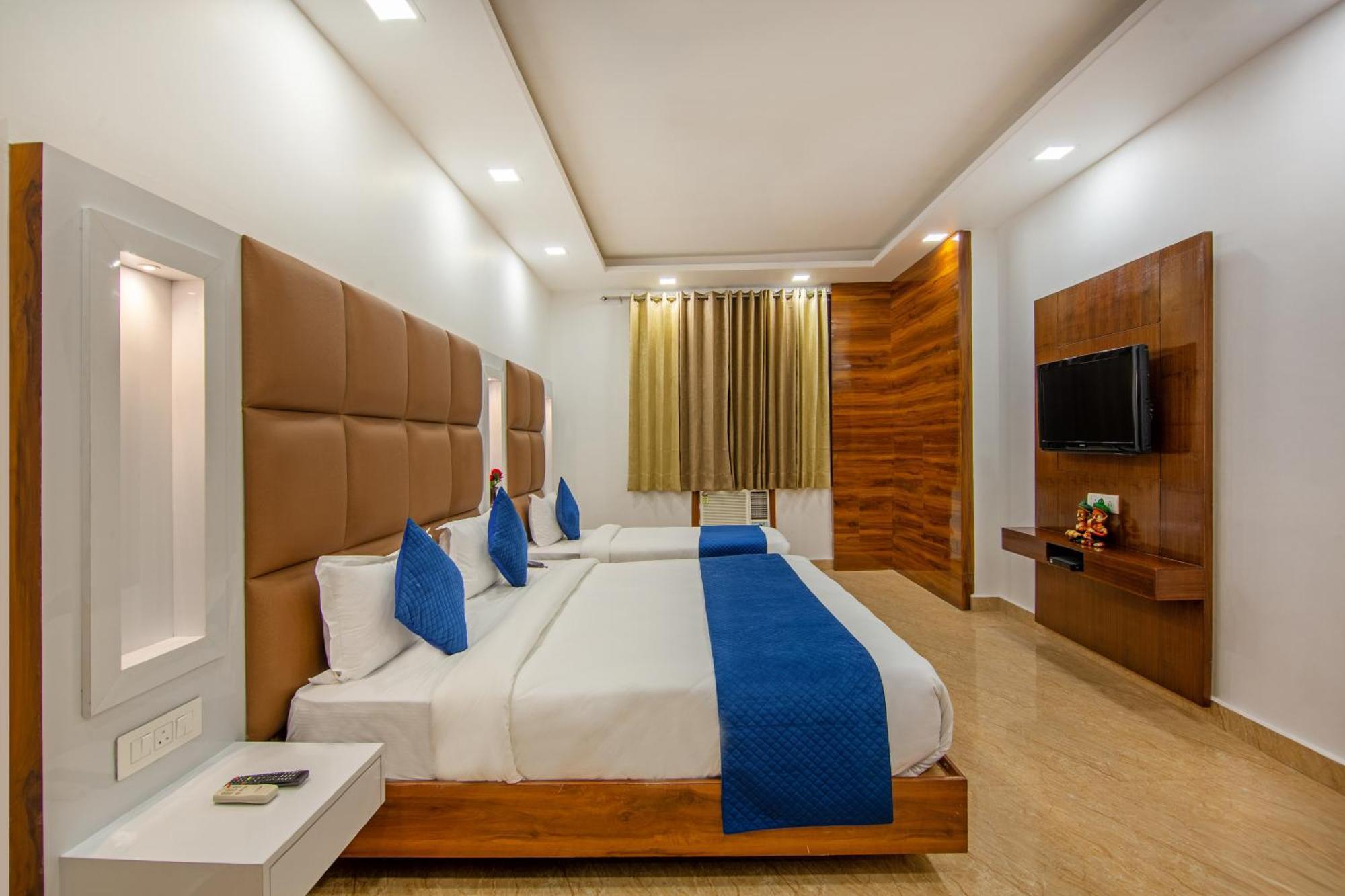 Rahul Palace By Golden Tree Near Metro Station And Ajmal Khan Market Ню Делхи Екстериор снимка