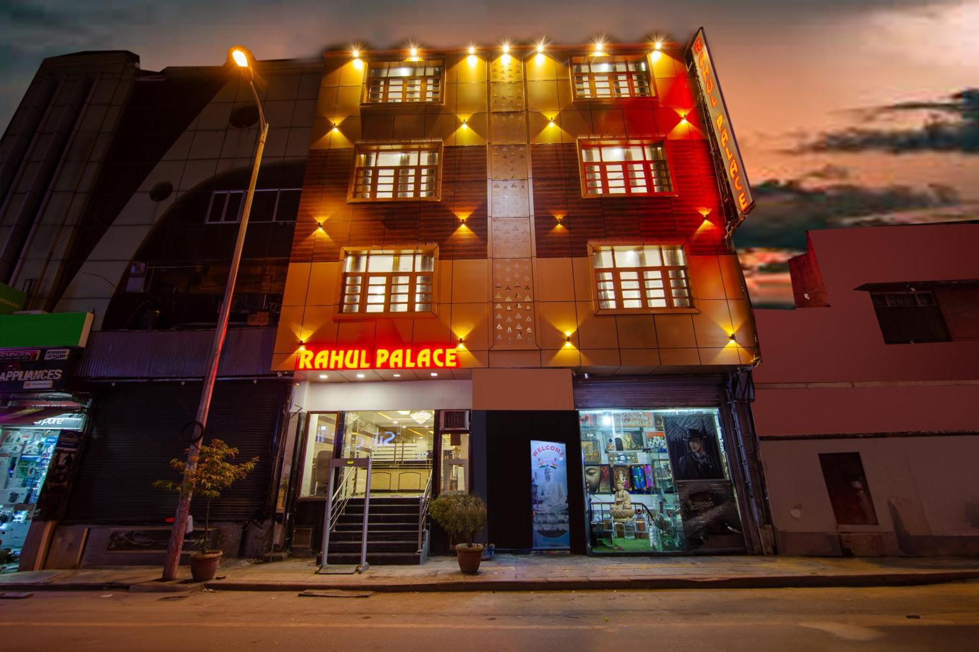 Rahul Palace By Golden Tree Near Metro Station And Ajmal Khan Market Ню Делхи Екстериор снимка