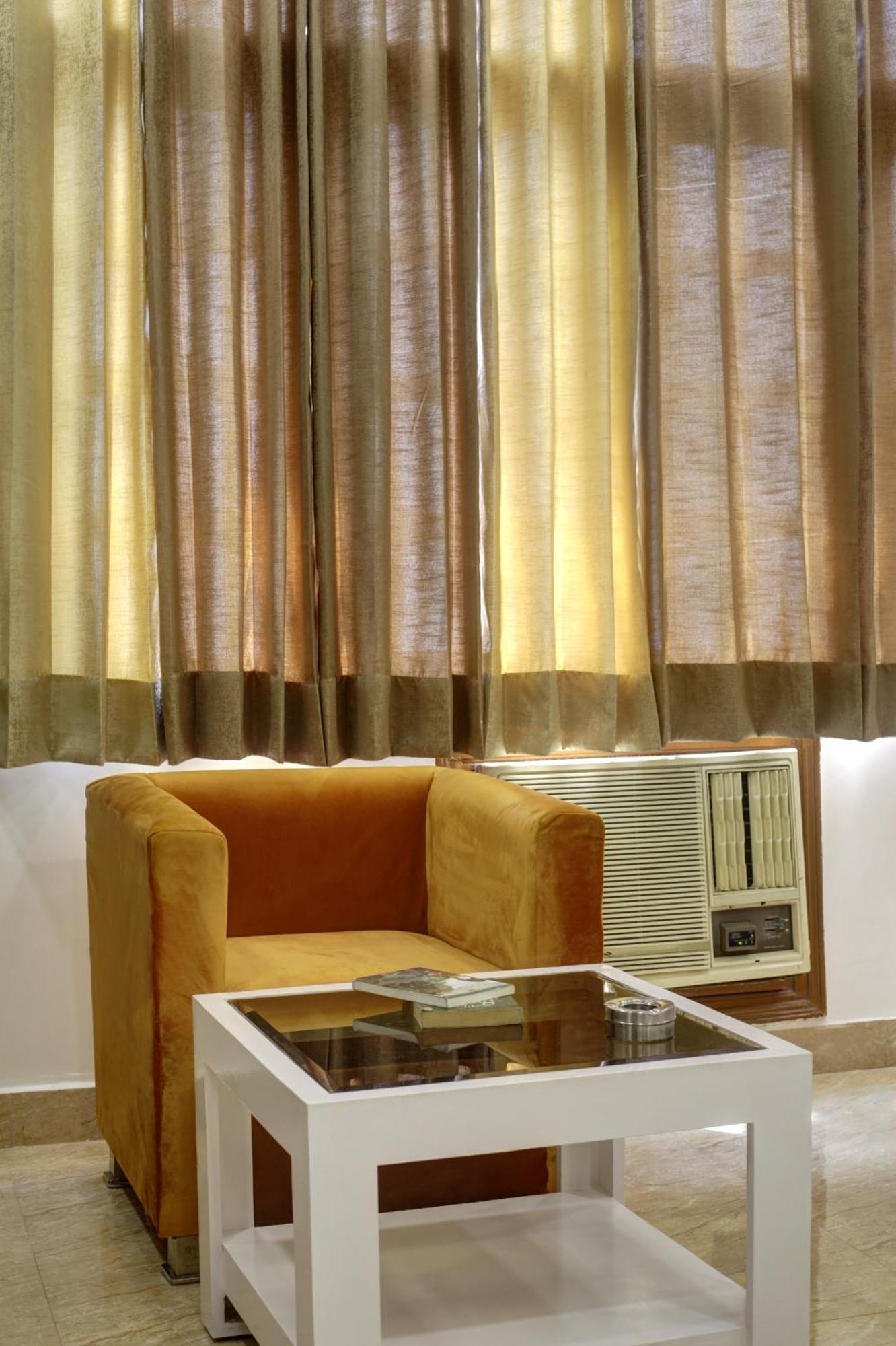 Rahul Palace By Golden Tree Near Metro Station And Ajmal Khan Market Ню Делхи Екстериор снимка