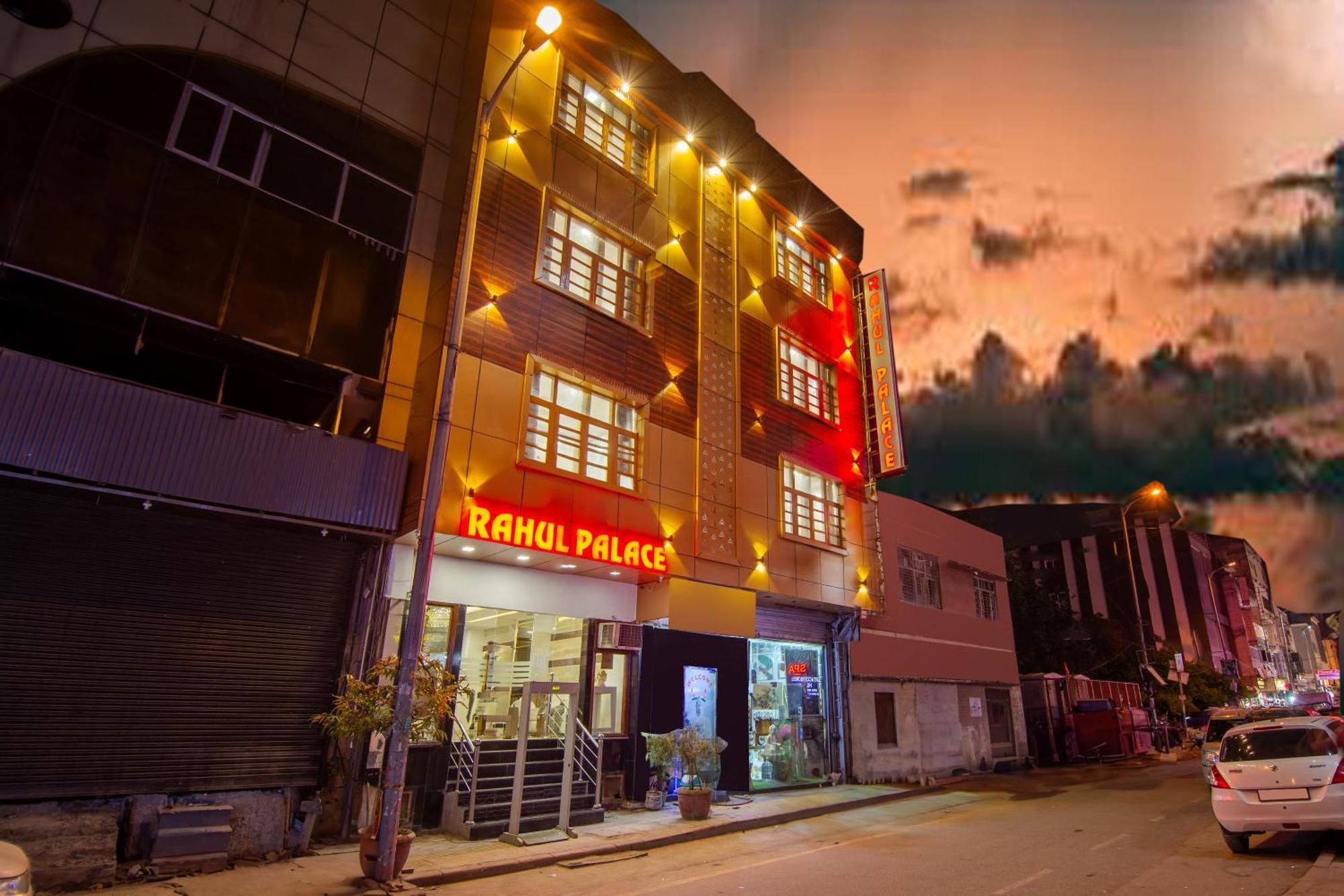 Rahul Palace By Golden Tree Near Metro Station And Ajmal Khan Market Ню Делхи Екстериор снимка