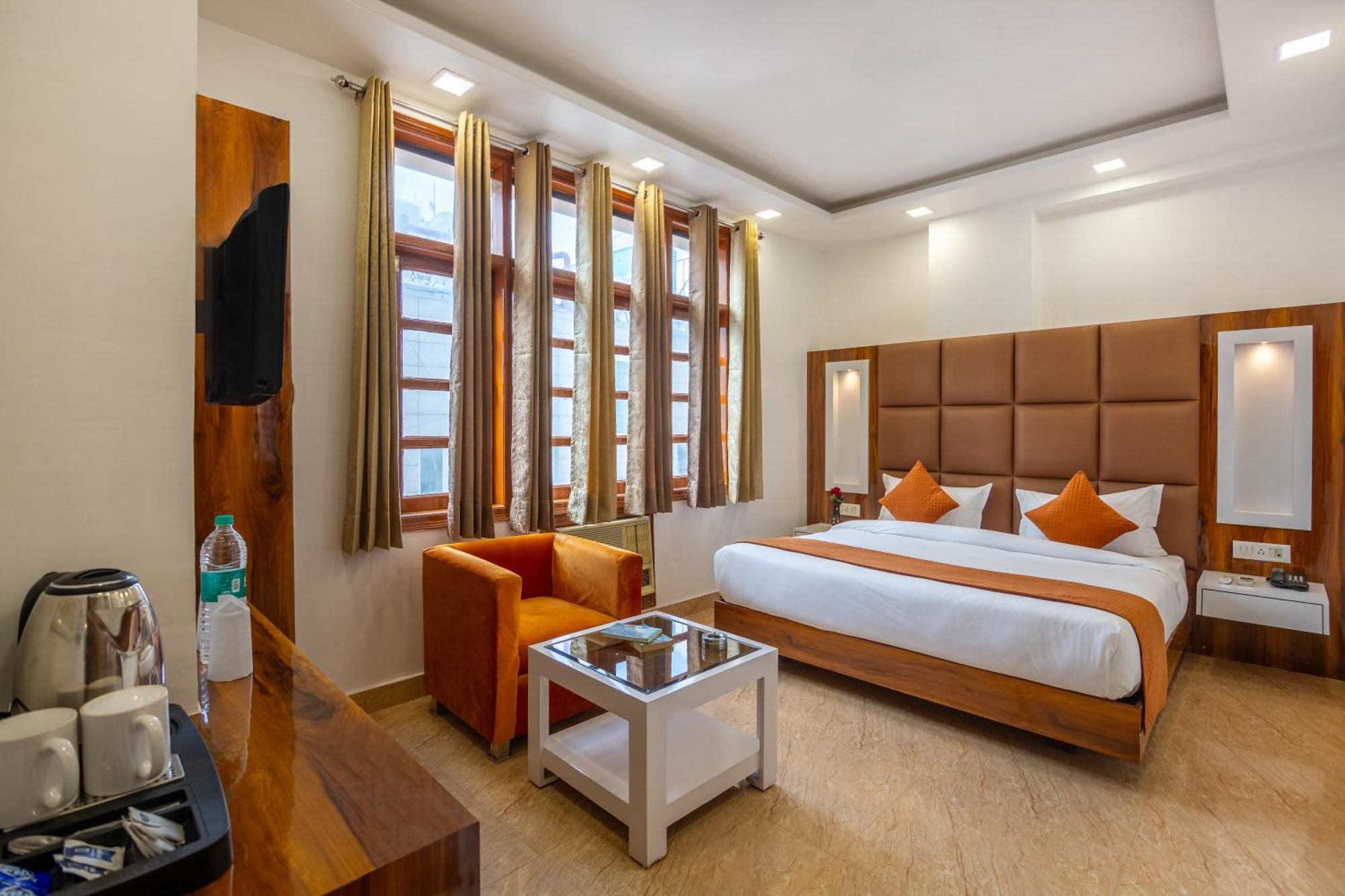 Rahul Palace By Golden Tree Near Metro Station And Ajmal Khan Market Ню Делхи Екстериор снимка
