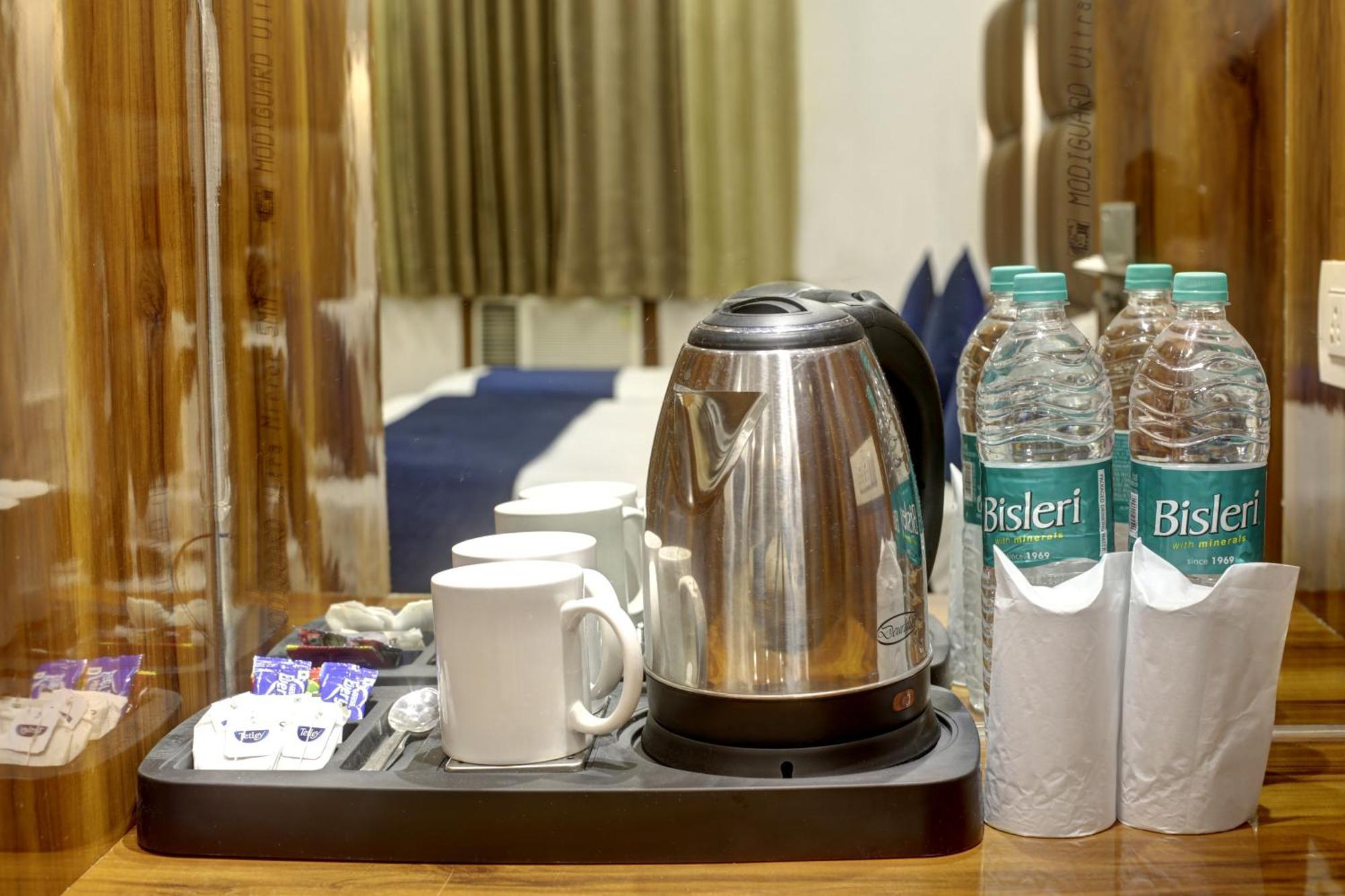 Rahul Palace By Golden Tree Near Metro Station And Ajmal Khan Market Ню Делхи Екстериор снимка