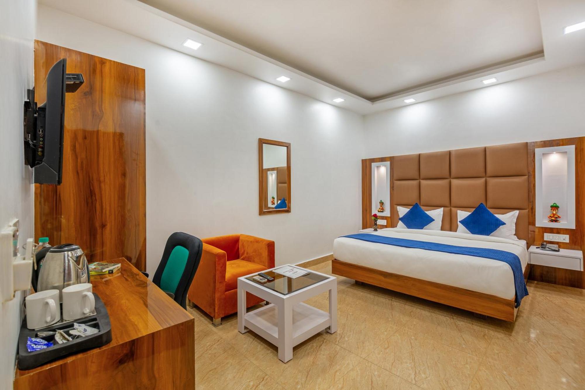 Rahul Palace By Golden Tree Near Metro Station And Ajmal Khan Market Ню Делхи Екстериор снимка