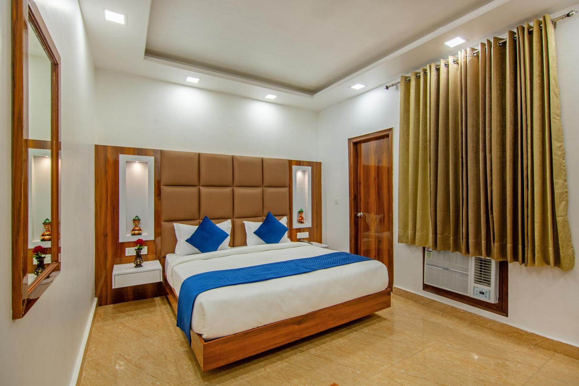 Rahul Palace By Golden Tree Near Metro Station And Ajmal Khan Market Ню Делхи Екстериор снимка