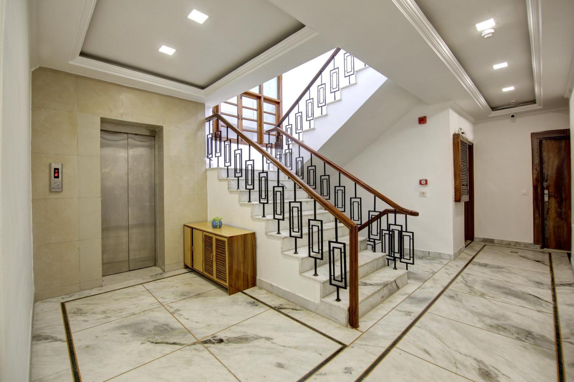 Rahul Palace By Golden Tree Near Metro Station And Ajmal Khan Market Ню Делхи Екстериор снимка