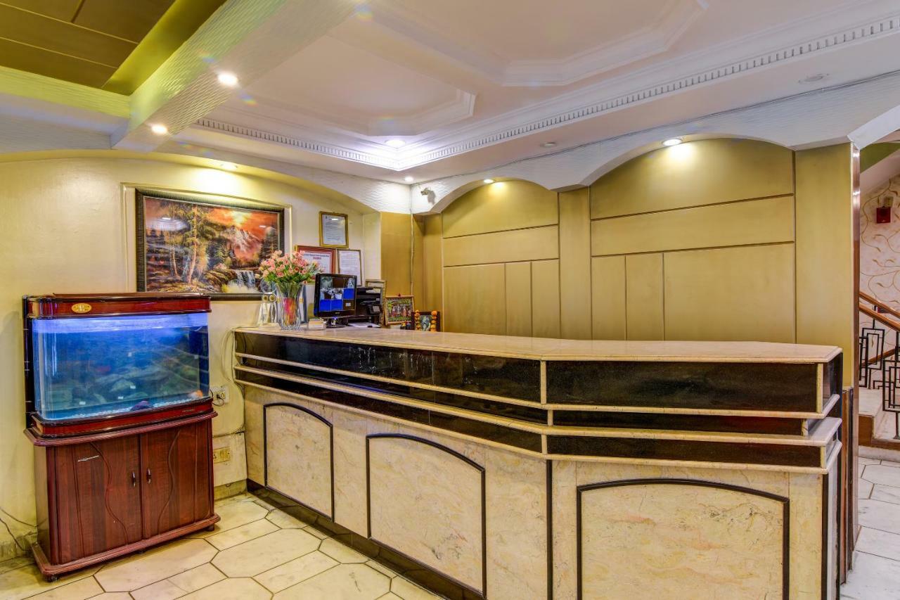 Rahul Palace By Golden Tree Near Metro Station And Ajmal Khan Market Ню Делхи Екстериор снимка