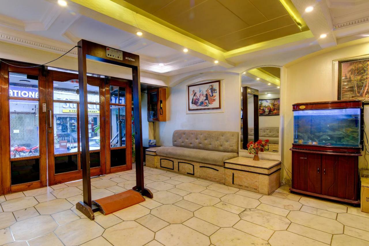 Rahul Palace By Golden Tree Near Metro Station And Ajmal Khan Market Ню Делхи Екстериор снимка
