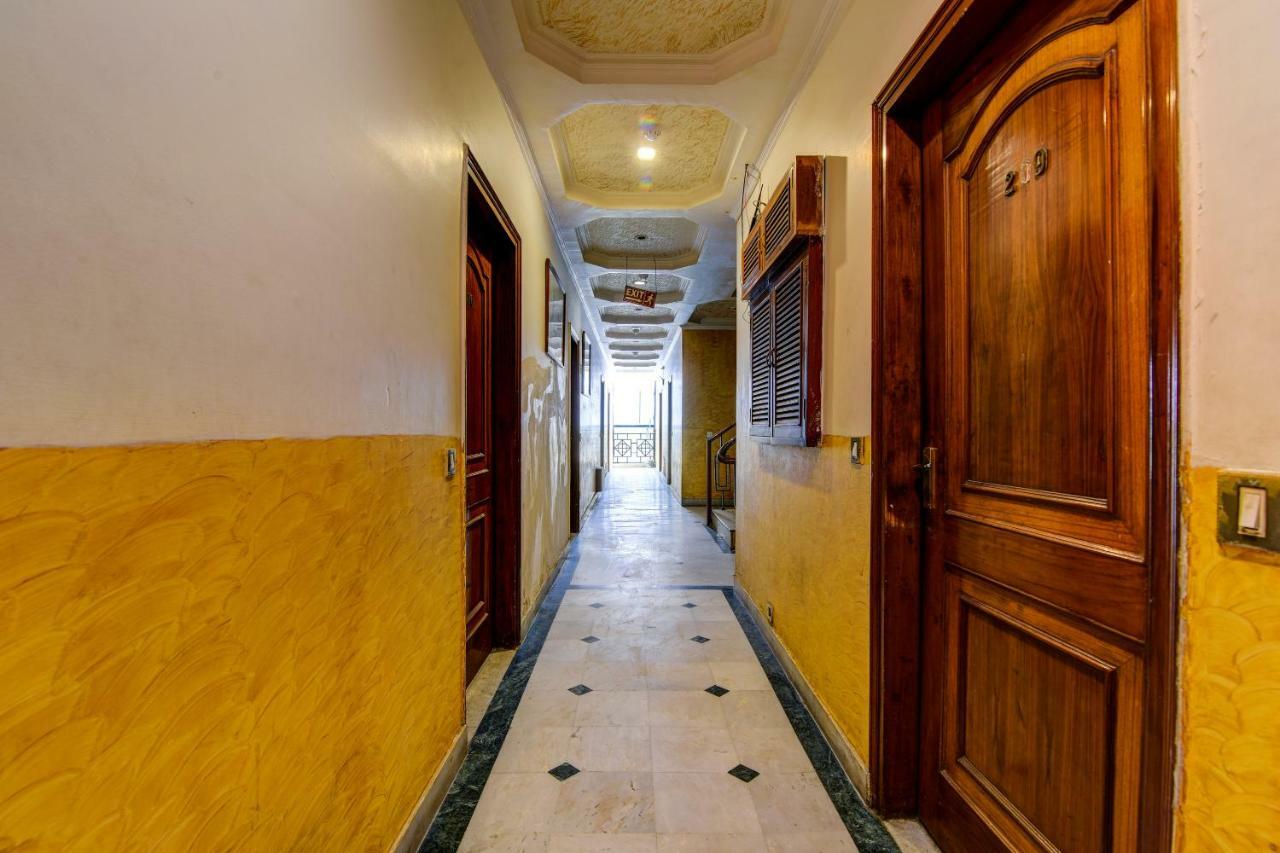 Rahul Palace By Golden Tree Near Metro Station And Ajmal Khan Market Ню Делхи Екстериор снимка