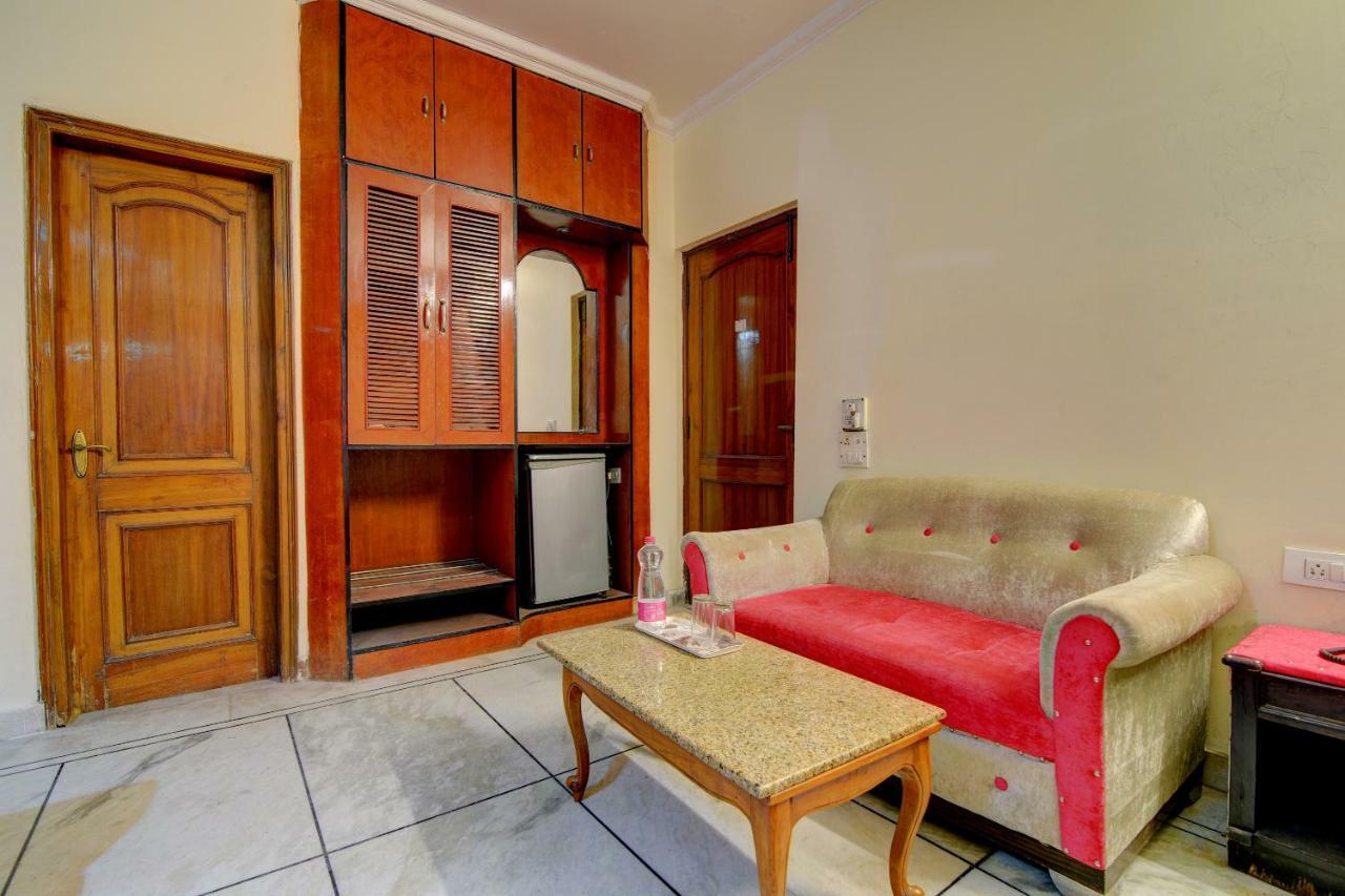 Rahul Palace By Golden Tree Near Metro Station And Ajmal Khan Market Ню Делхи Екстериор снимка