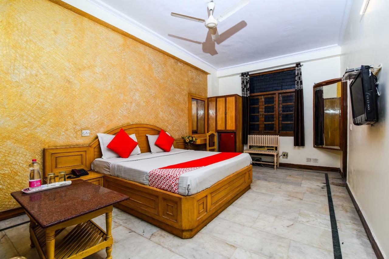 Rahul Palace By Golden Tree Near Metro Station And Ajmal Khan Market Ню Делхи Екстериор снимка