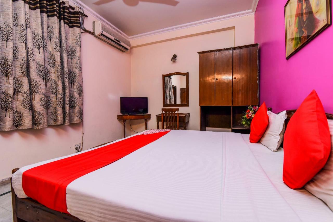 Oyo 3647 Hotel Rahul Palace Ню Делхи Екстериор снимка