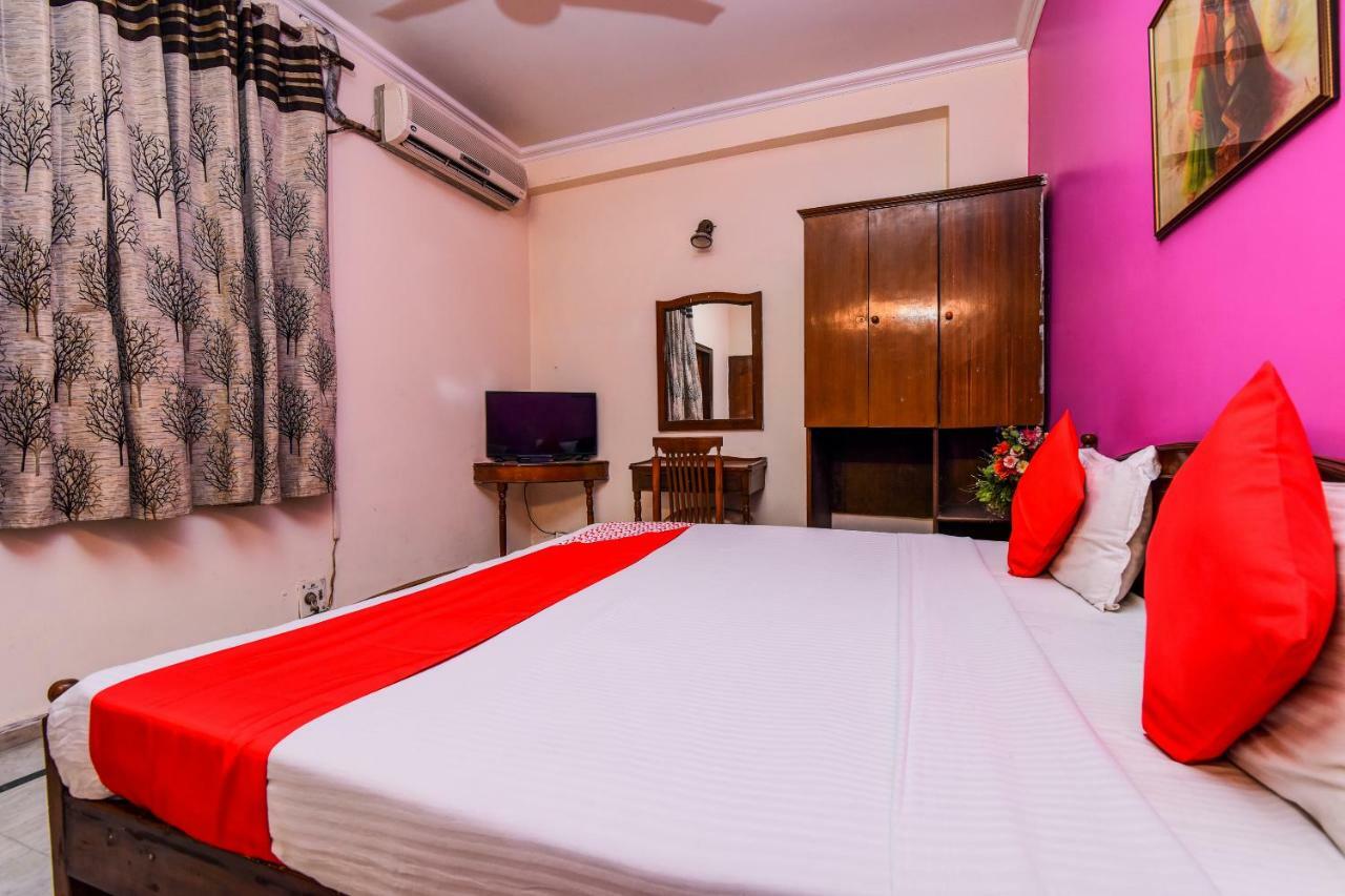 Rahul Palace By Golden Tree Near Metro Station And Ajmal Khan Market Ню Делхи Екстериор снимка