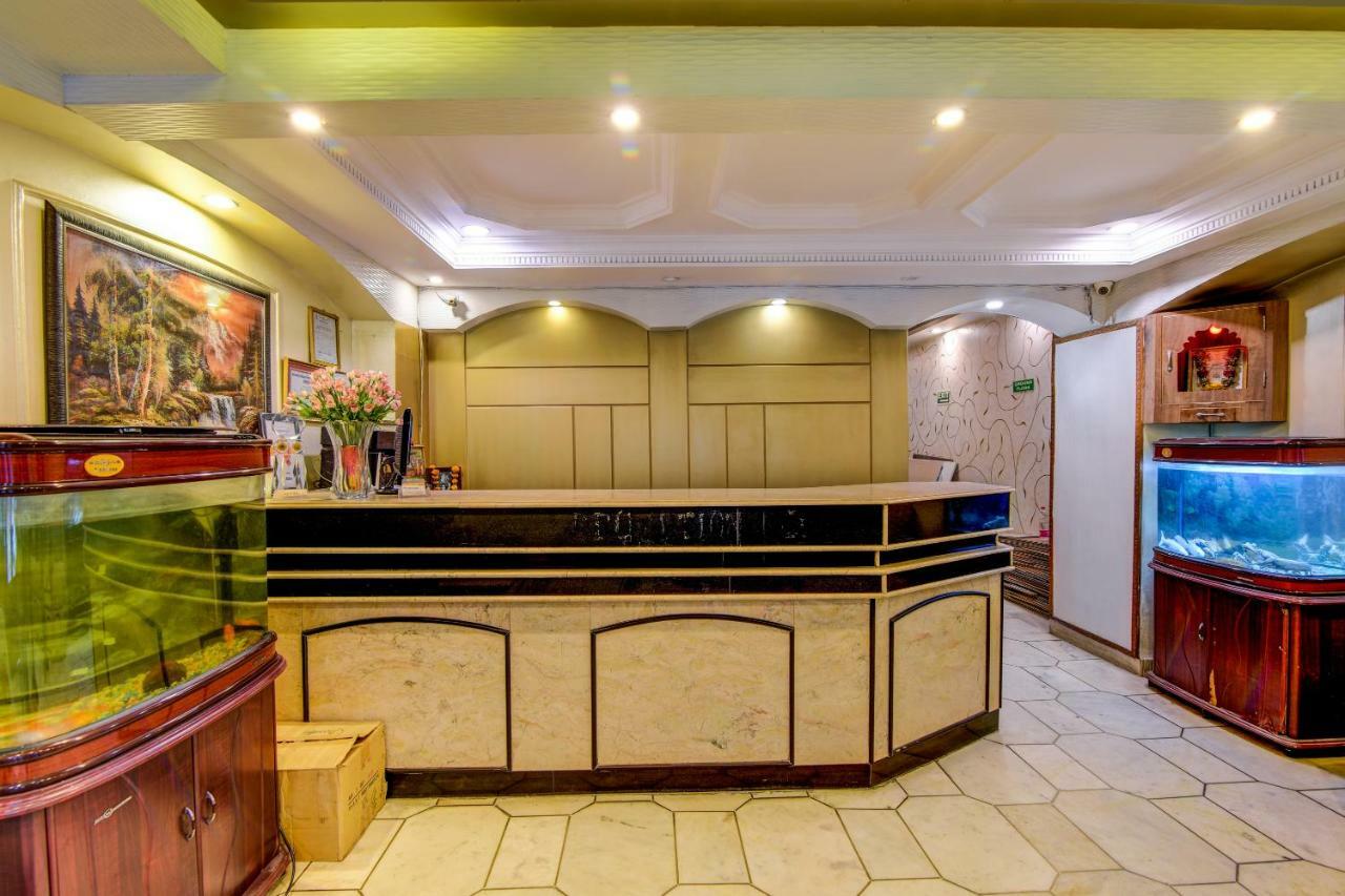 Rahul Palace By Golden Tree Near Metro Station And Ajmal Khan Market Ню Делхи Екстериор снимка