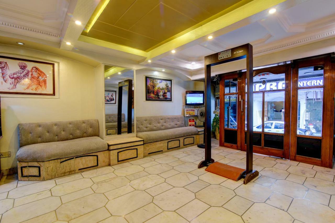Rahul Palace By Golden Tree Near Metro Station And Ajmal Khan Market Ню Делхи Екстериор снимка
