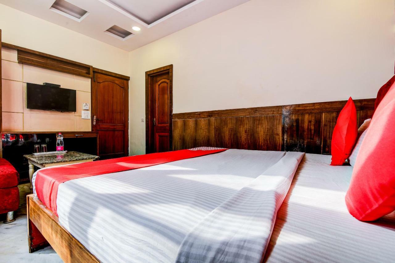 Rahul Palace By Golden Tree Near Metro Station And Ajmal Khan Market Ню Делхи Екстериор снимка