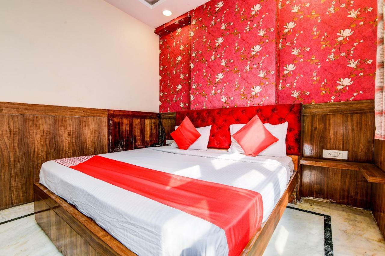Rahul Palace By Golden Tree Near Metro Station And Ajmal Khan Market Ню Делхи Екстериор снимка