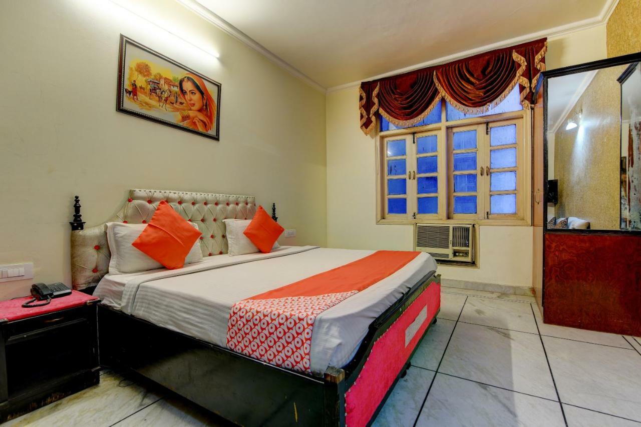 Rahul Palace By Golden Tree Near Metro Station And Ajmal Khan Market Ню Делхи Екстериор снимка