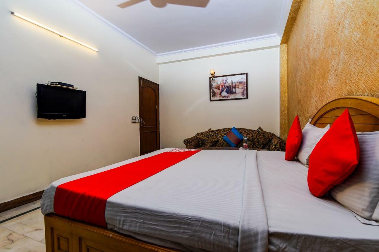 Rahul Palace By Golden Tree Near Metro Station And Ajmal Khan Market Ню Делхи Екстериор снимка