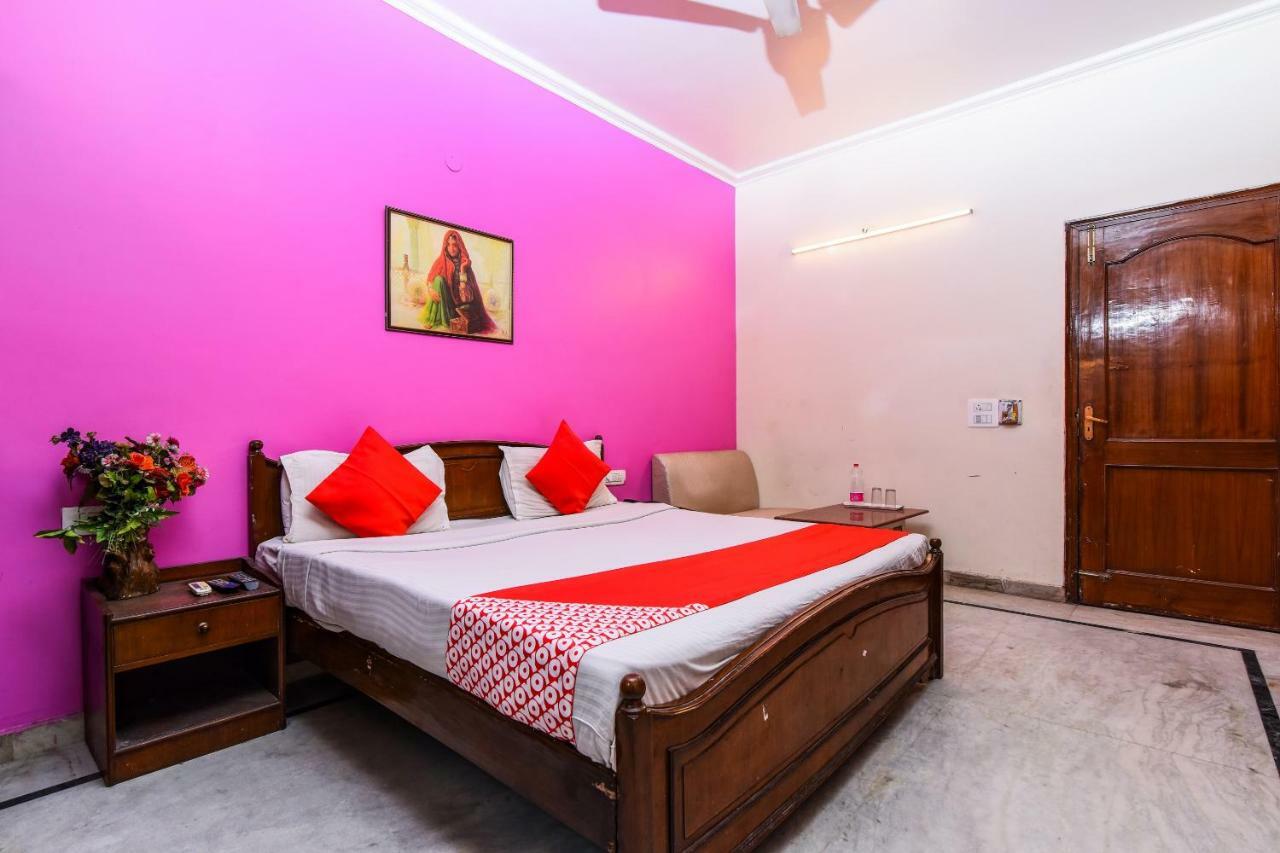 Rahul Palace By Golden Tree Near Metro Station And Ajmal Khan Market Ню Делхи Екстериор снимка