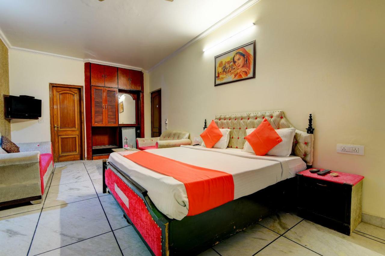 Rahul Palace By Golden Tree Near Metro Station And Ajmal Khan Market Ню Делхи Екстериор снимка